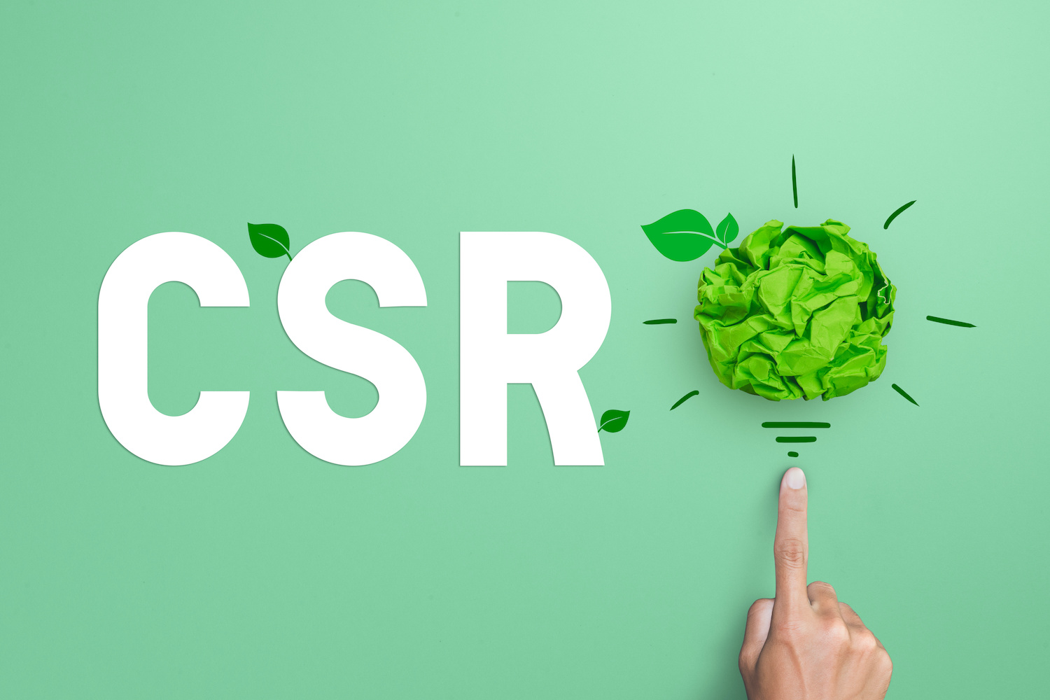 Buchstaben CSR mit grüner Papierglühbirne